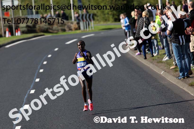 Mary Keitany on her way to winning the womens Morrisons Great North Run. Photo: David T. Hewitson/Sports for All Pics